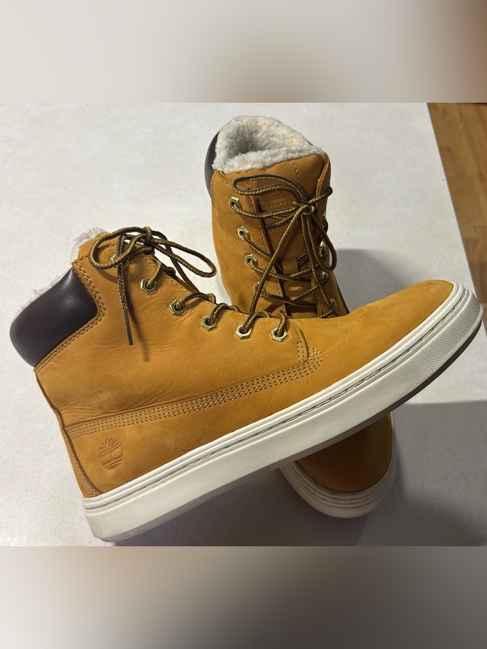 Timberland Womens 8 Londyn Sneaker Boots in Sheepskin/Nubuck
